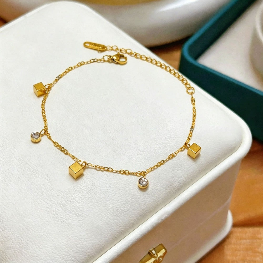 Women's Elegant Gold Toned Daily Wear Sleek Chain Bracelet