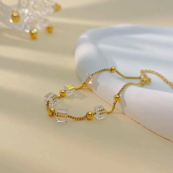 Crystal Cube Gold Braceletri cheze