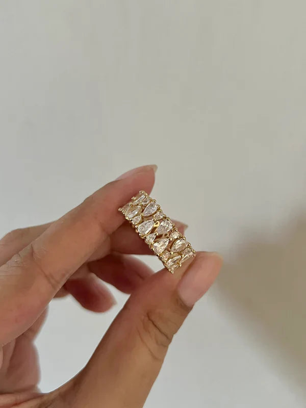 Luxurious Zircon Ring Band