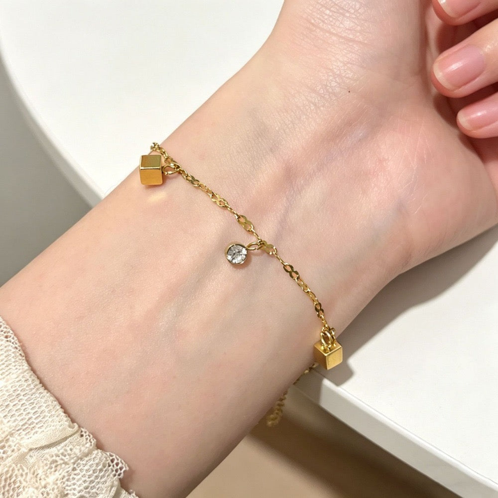 Women's Elegant Gold Toned Daily Wear Sleek Chain Bracelet
