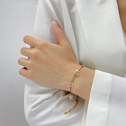 Crystal Cube Gold Braceletri cheze