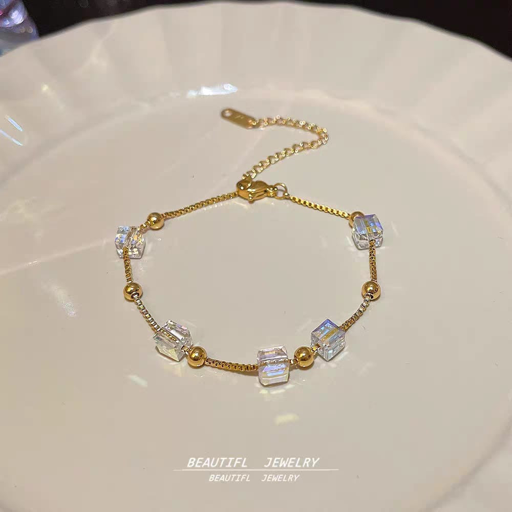 Crystal Cube Gold Braceletri cheze